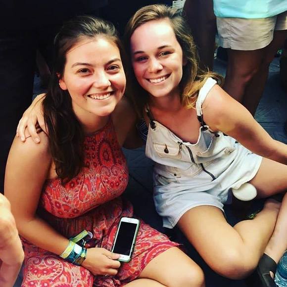 Meet your Posher, Ariana - Picture 1 of 1